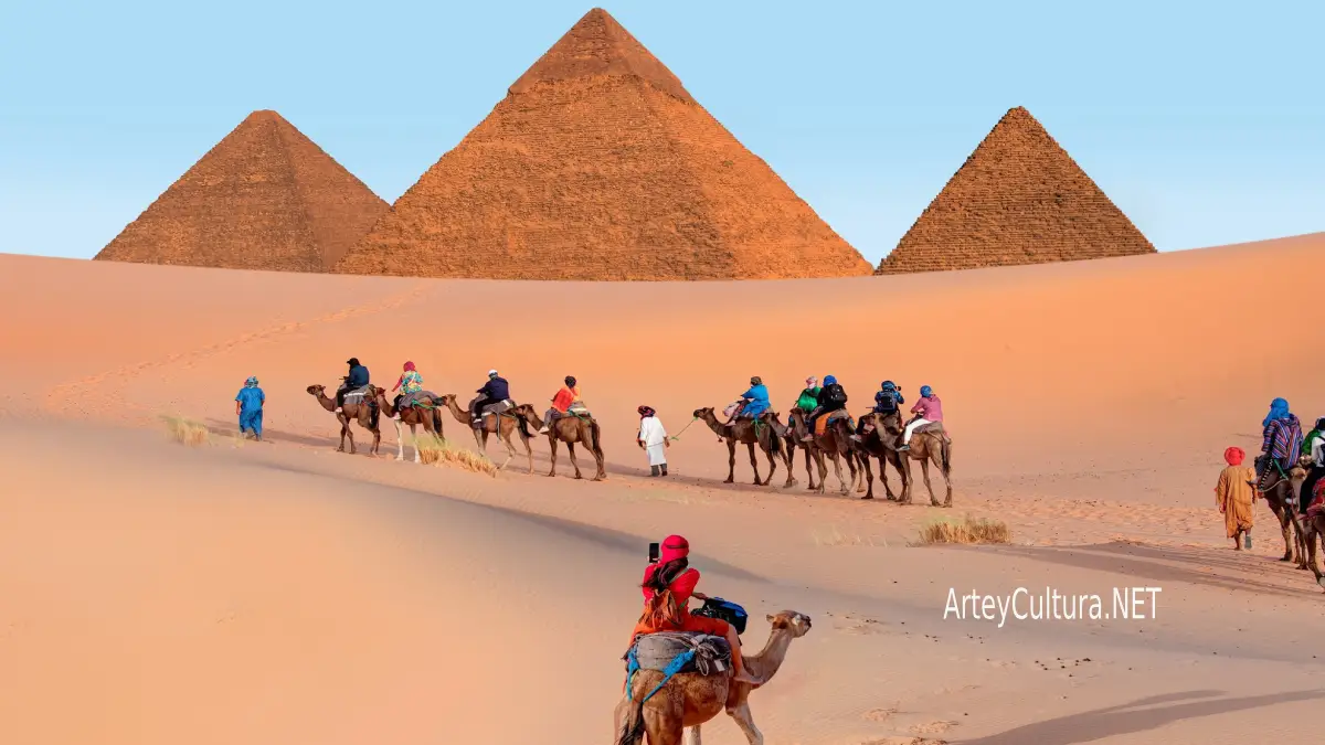Article cover: The Pyramids of Giza: Architecture, Royal Power and Eternity